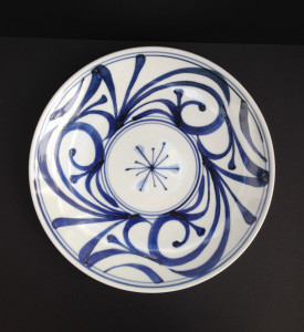 Karakusa plate 25 - 3 Artist: Baizan Studio Dia: 32cm Price: £48