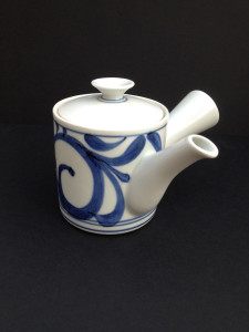 tea pot 25 - 38 Artist: Baizan Studio Dia: 15cm, H: 12cm Price: £18.5
