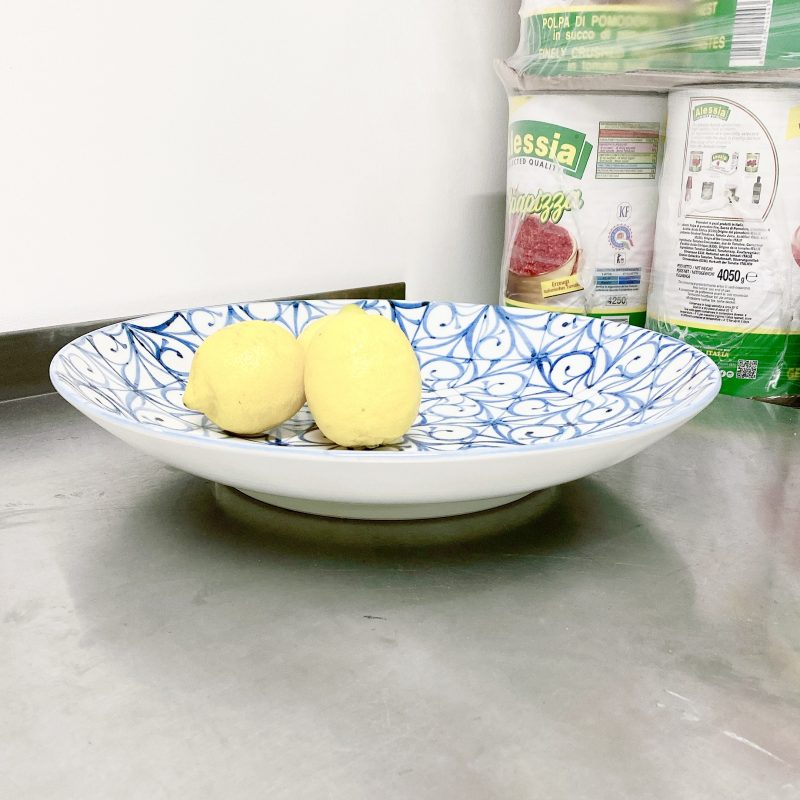 Large Centrepiece Plate (Gosu Karakusa) - Image 2